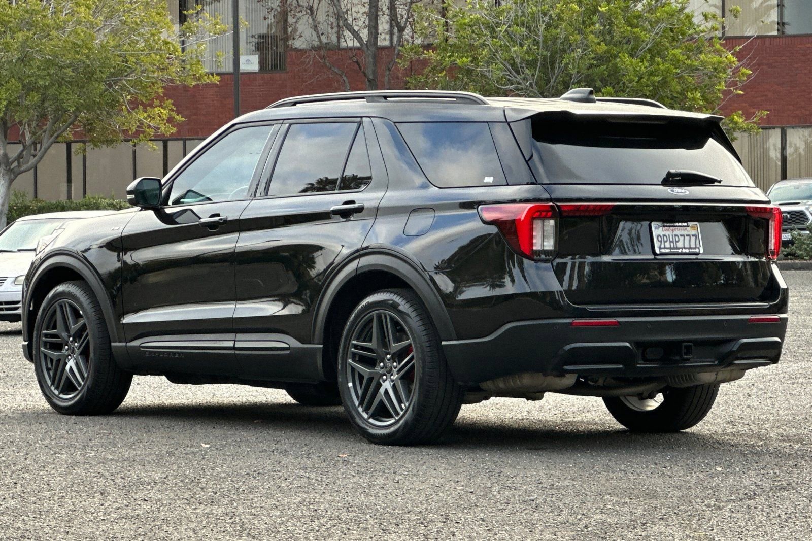 Used 2025 Ford Explorer ST-Line w/ Premium Package image 5