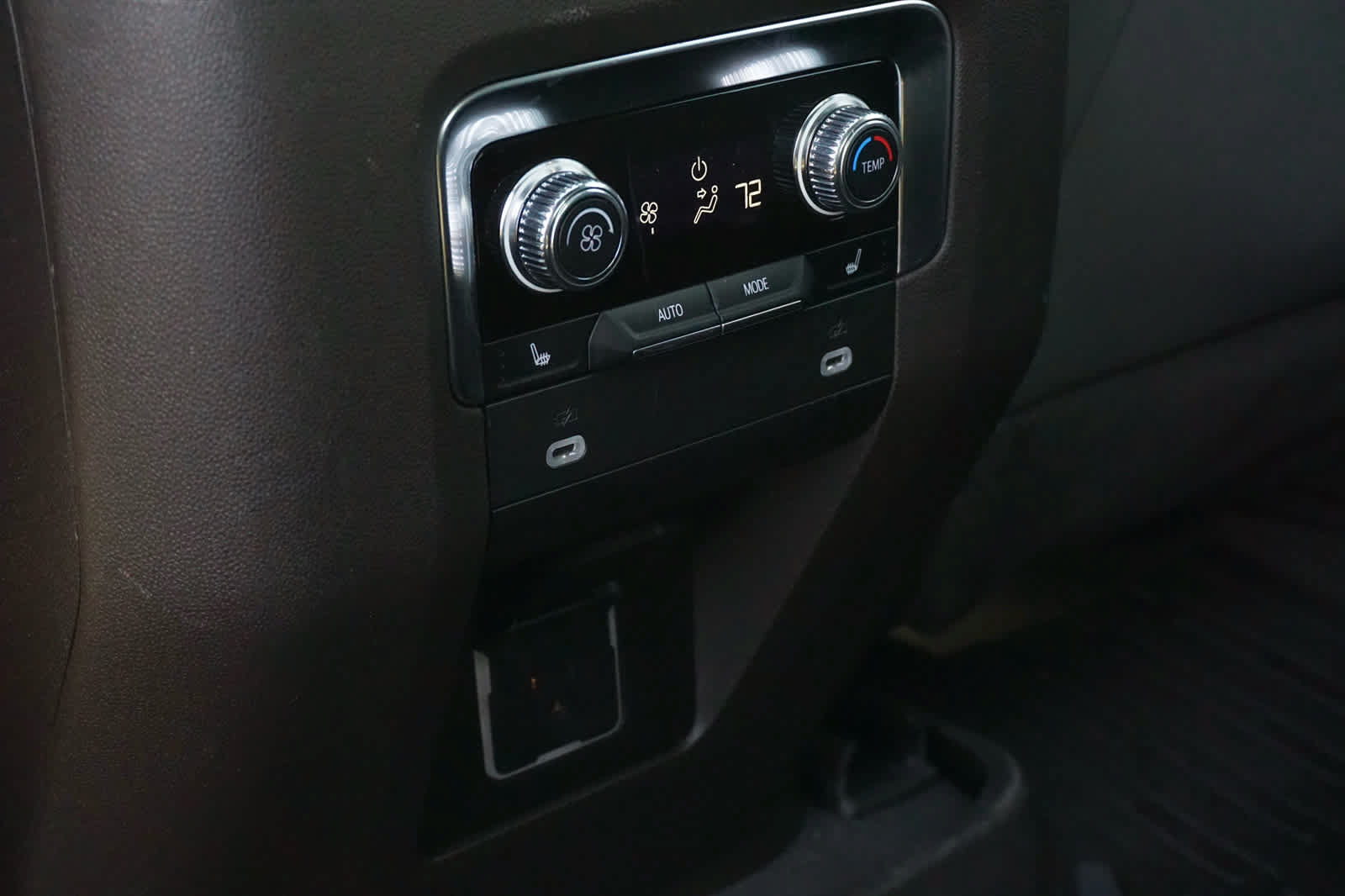 Used 2021 GMC Yukon SLT w/ SLT Premium Package AWD/4WD image 29
