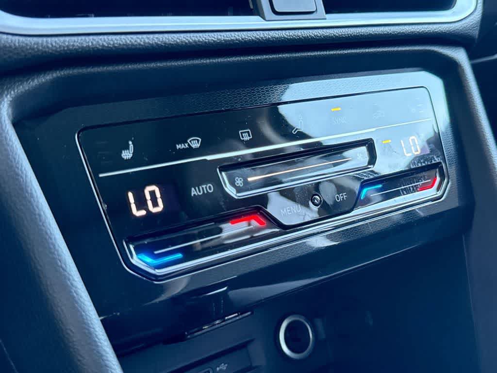 New 2026 Volkswagen Taos SE FWD image 19