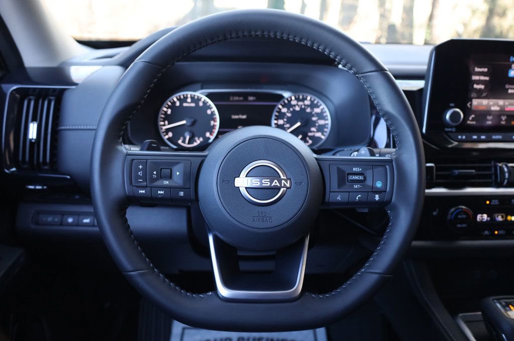 Used 2025 Nissan Pathfinder SV image 31