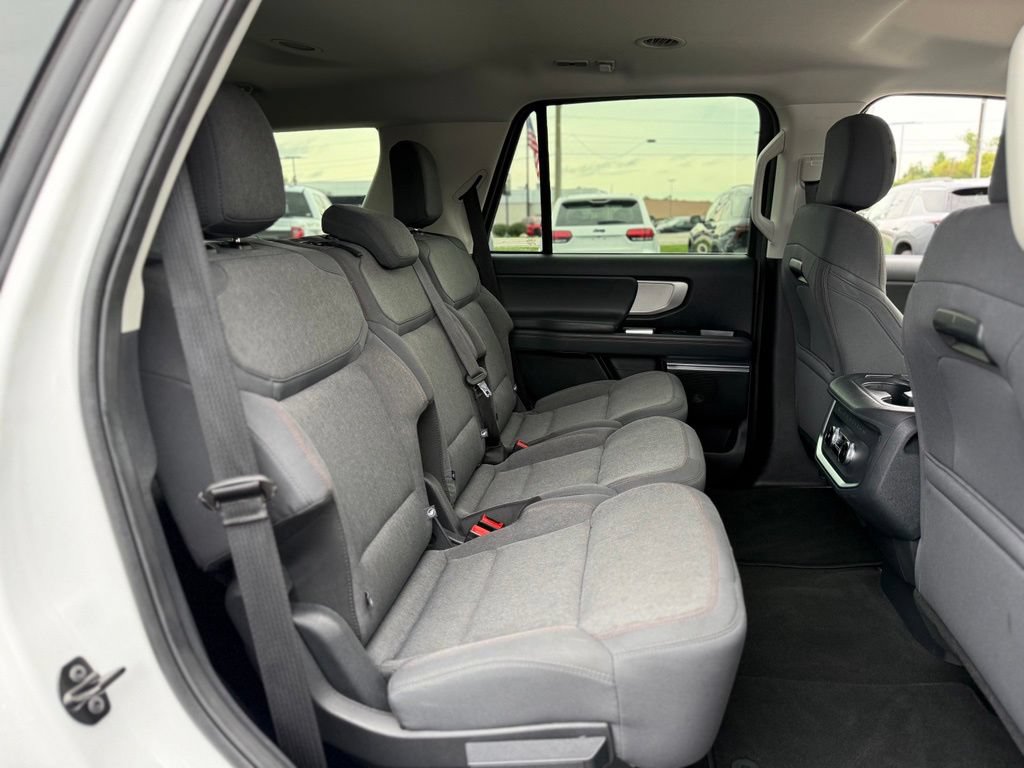 Used 2025 Ford Expedition Active AWD/4WD image 19