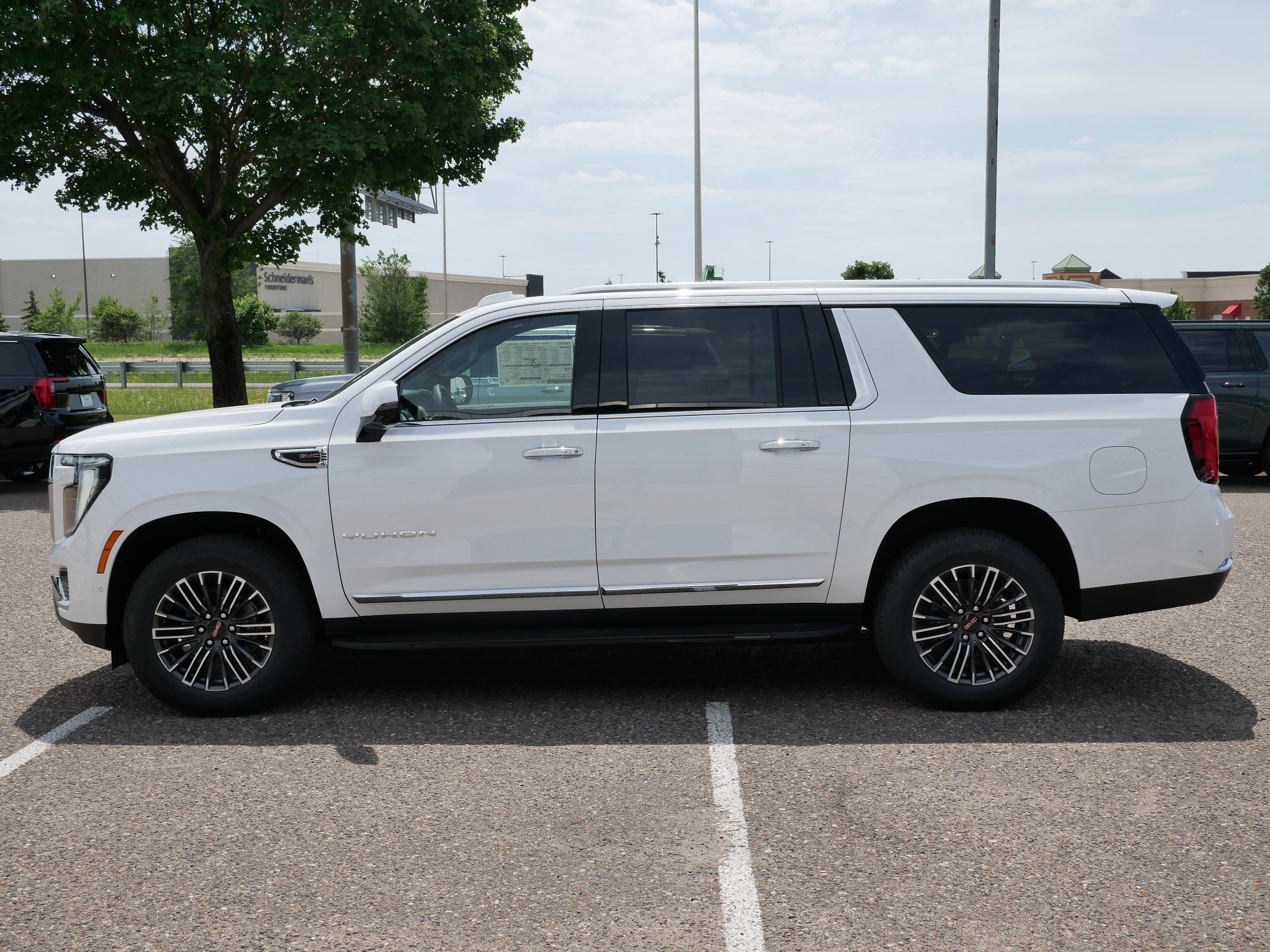New 2026 GMC Yukon XL Elevation w/ Elevation Premium Package AWD/4WD image 4