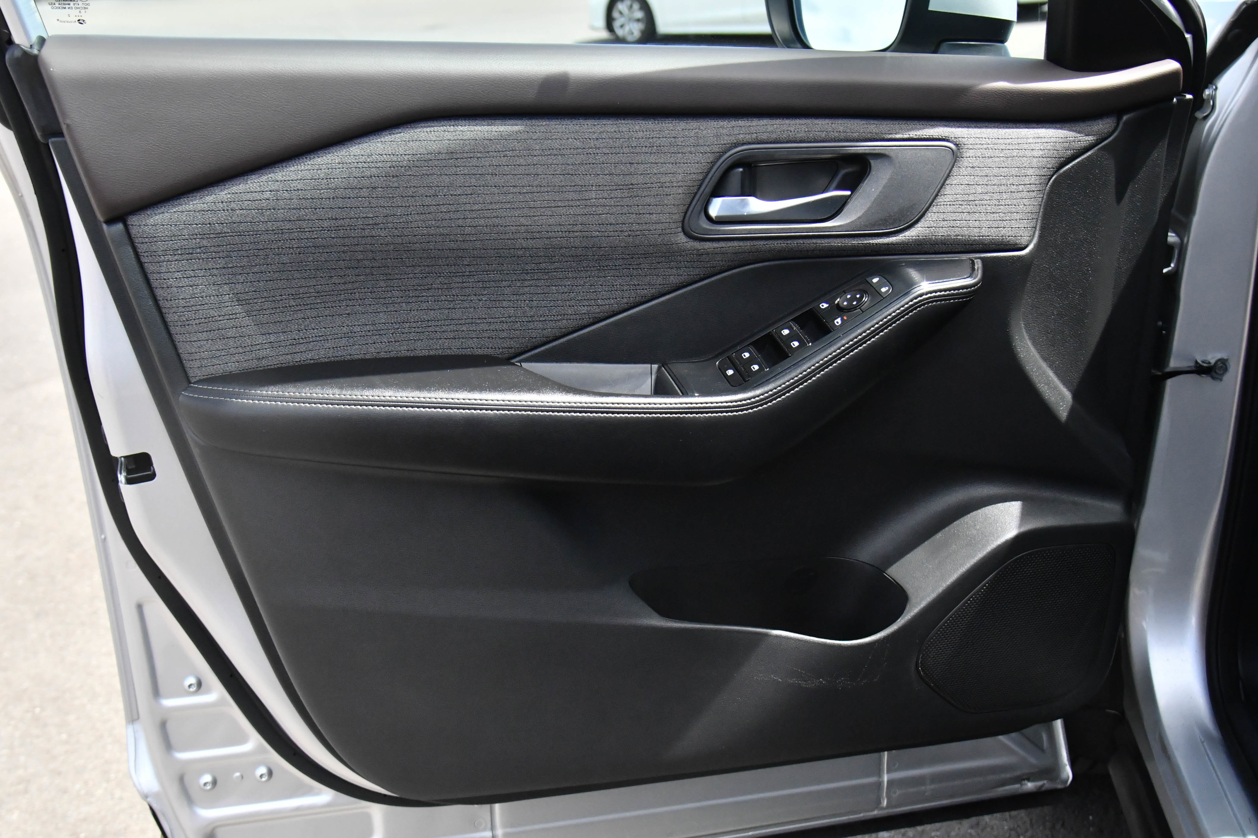 Used 2022 Nissan Rogue SV AWD/4WD image 14