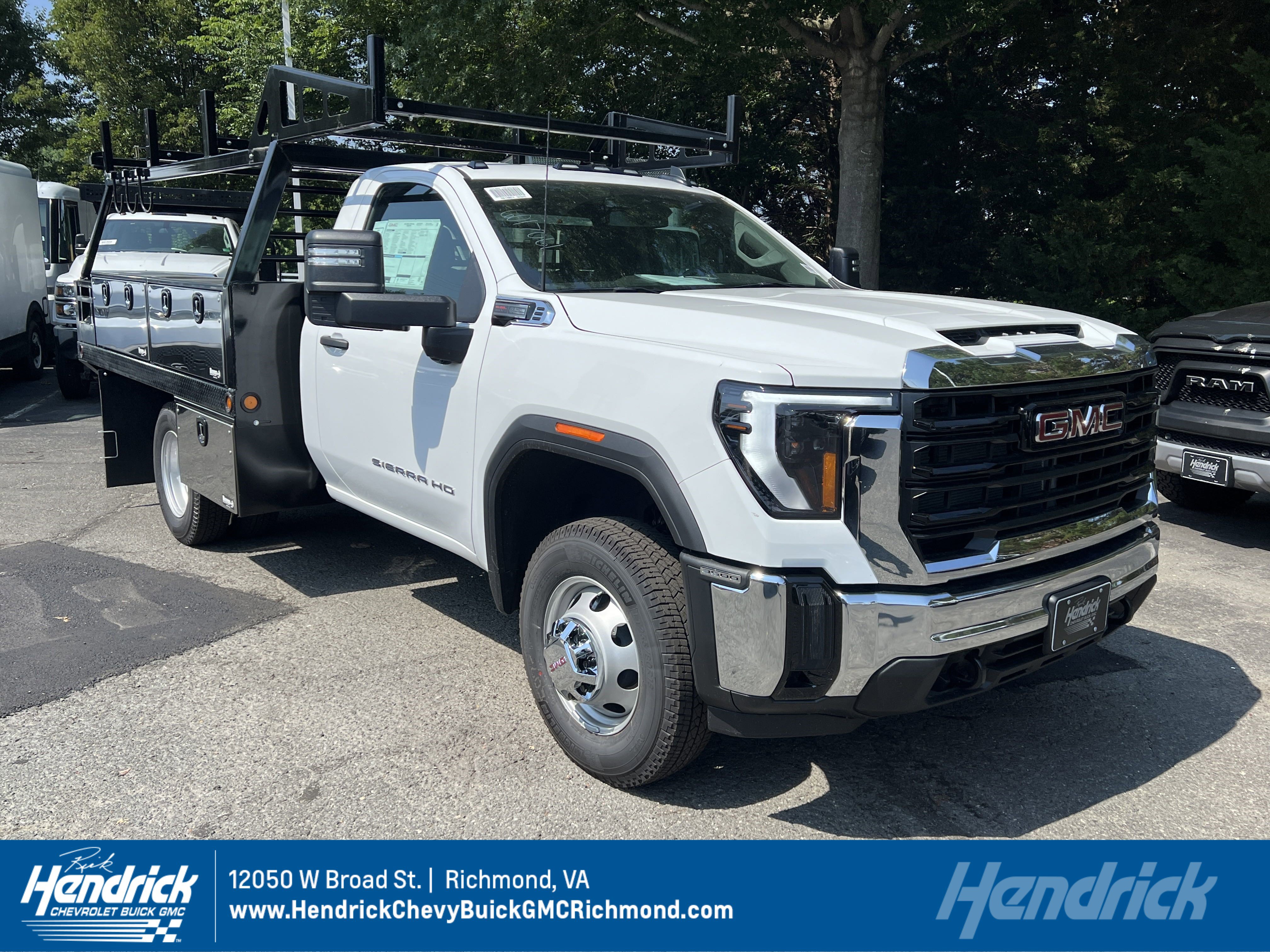 New 2025 GMC Sierra 3500 Pro w/ Convenience Package