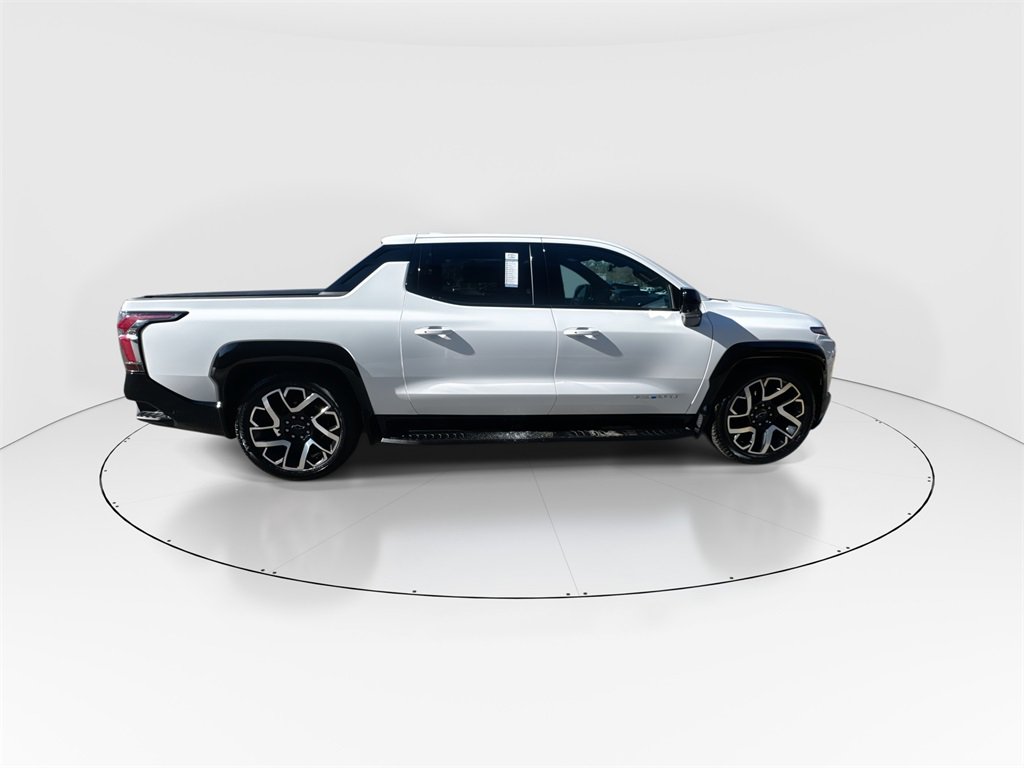Used 2024 Chevrolet Silverado EV RST image 9