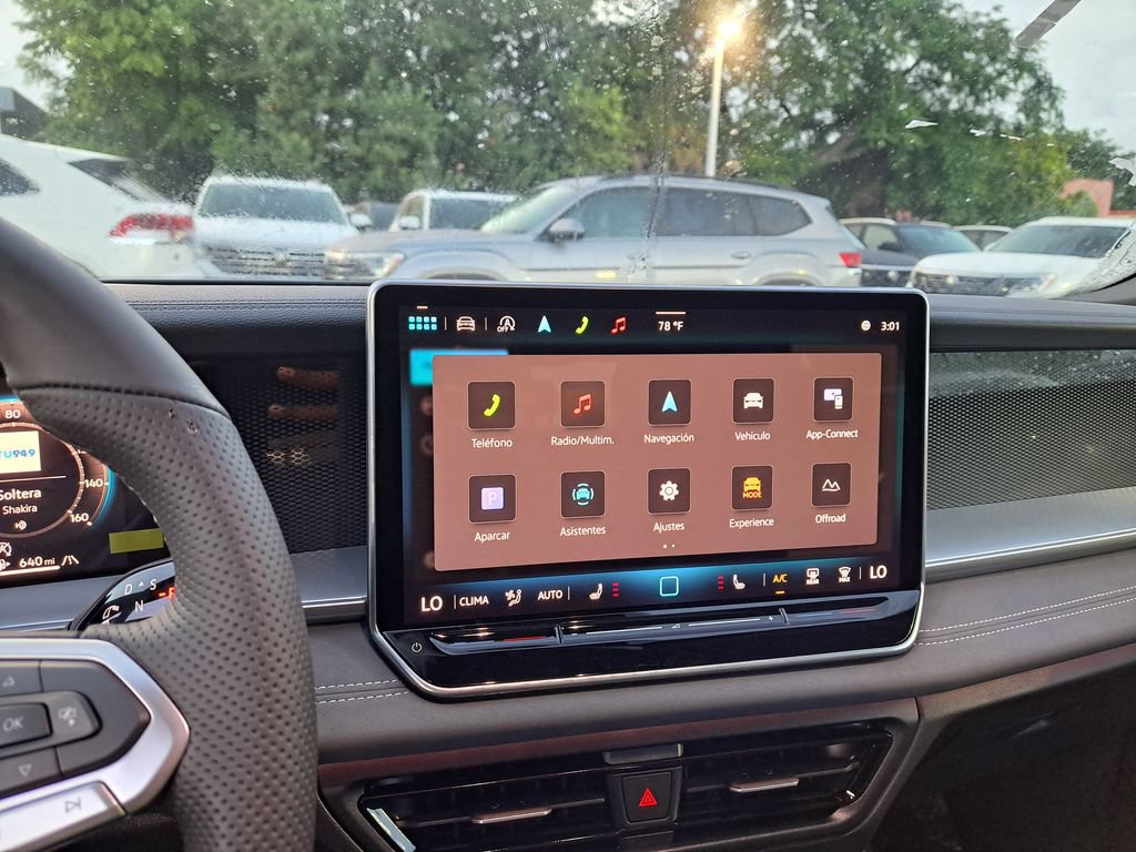 New 2026 Volkswagen Tiguan SE R-Line FWD image 9