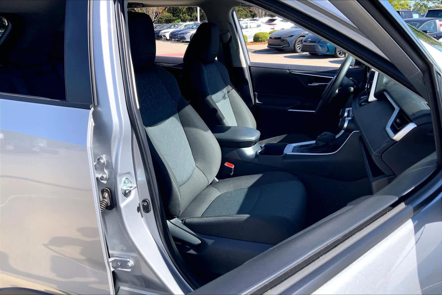 Used 2025 Toyota RAV4 XLE w/ Convenience Package FWD image 9