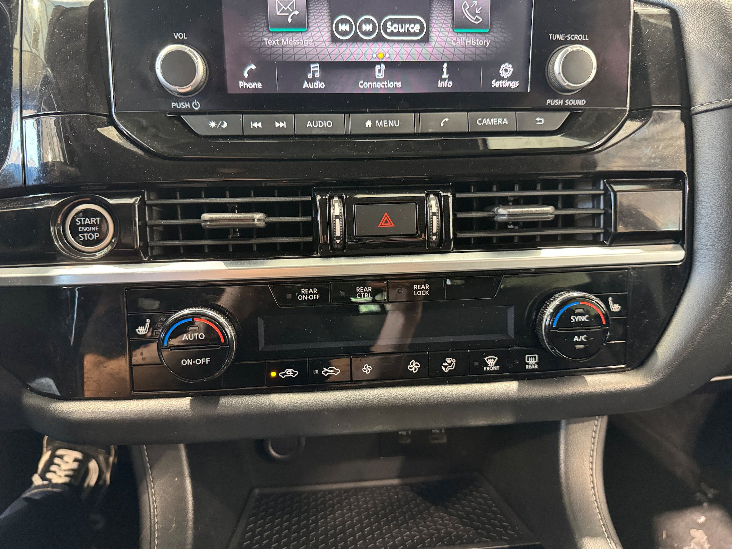 Used 2022 Nissan Pathfinder SV AWD/4WD image 19