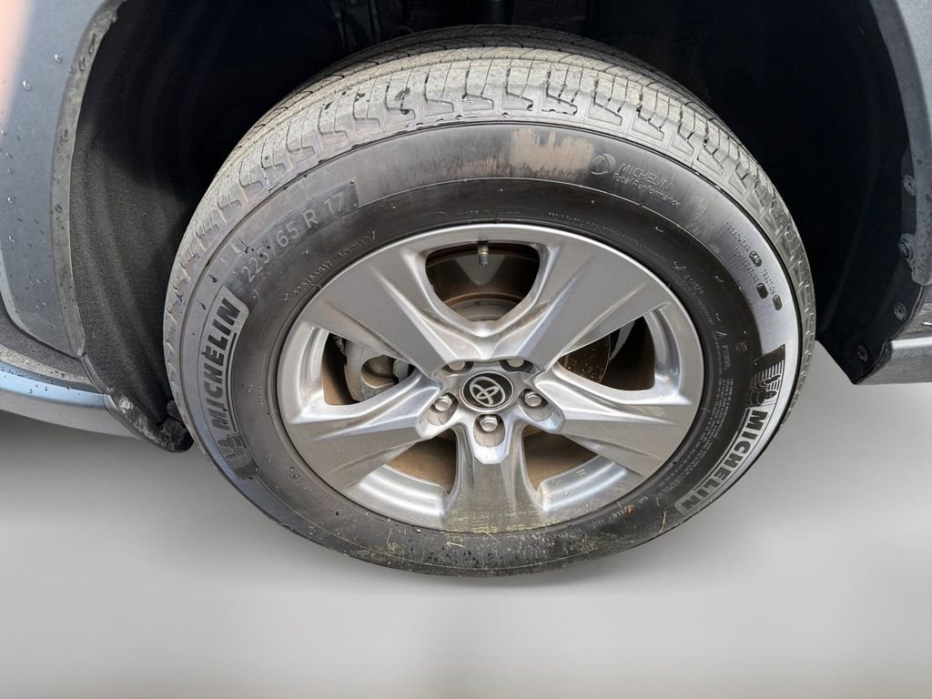 Used 2025 Toyota RAV4 XLE image 36