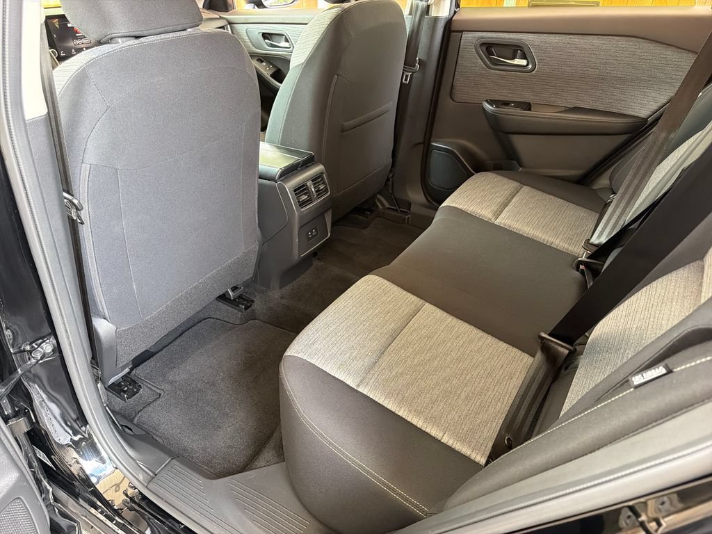 Used 2023 Nissan Rogue SV AWD/4WD image 28