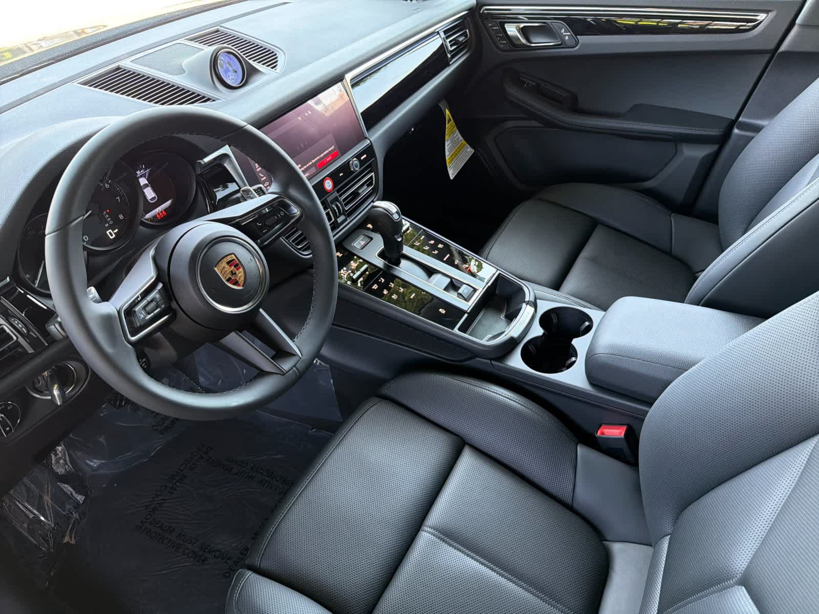 New 2026 Porsche Macan AWD/4WD image 4
