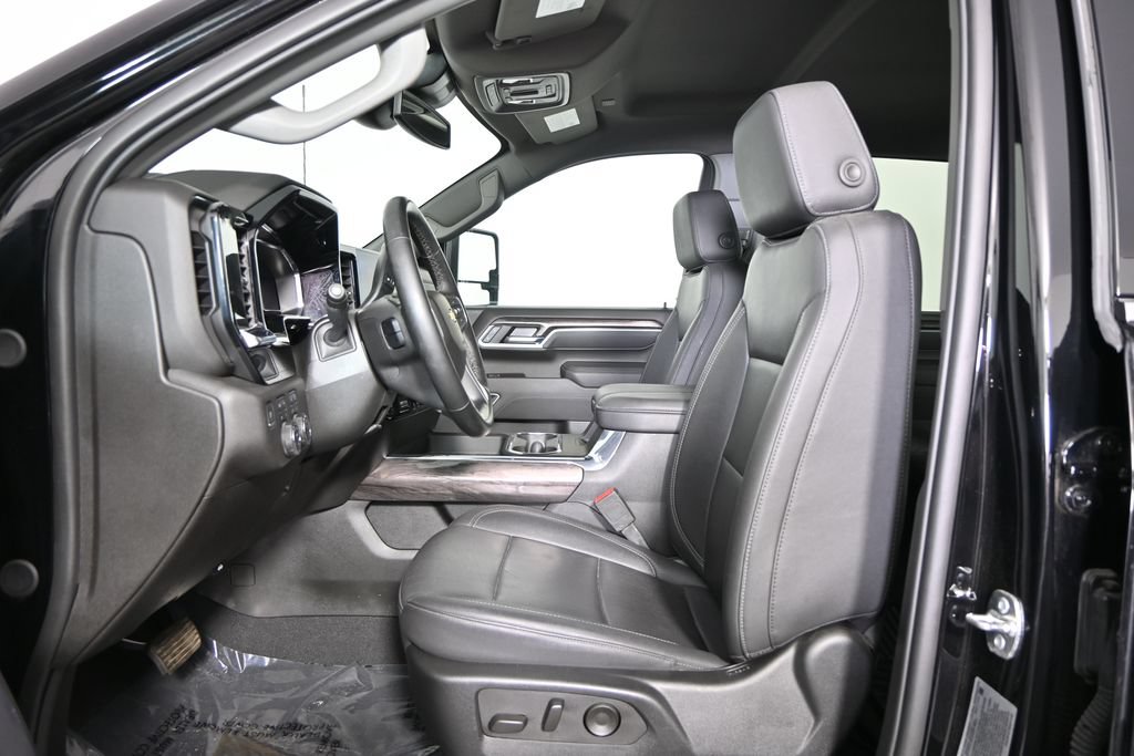 Used 2025 Chevrolet Silverado 3500 LTZ w/ LTZ Convenience Package AWD/4WD image 20