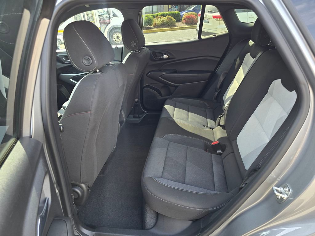Used 2025 Chevrolet Trax RS w/ Driver Confidence Package FWD image 16