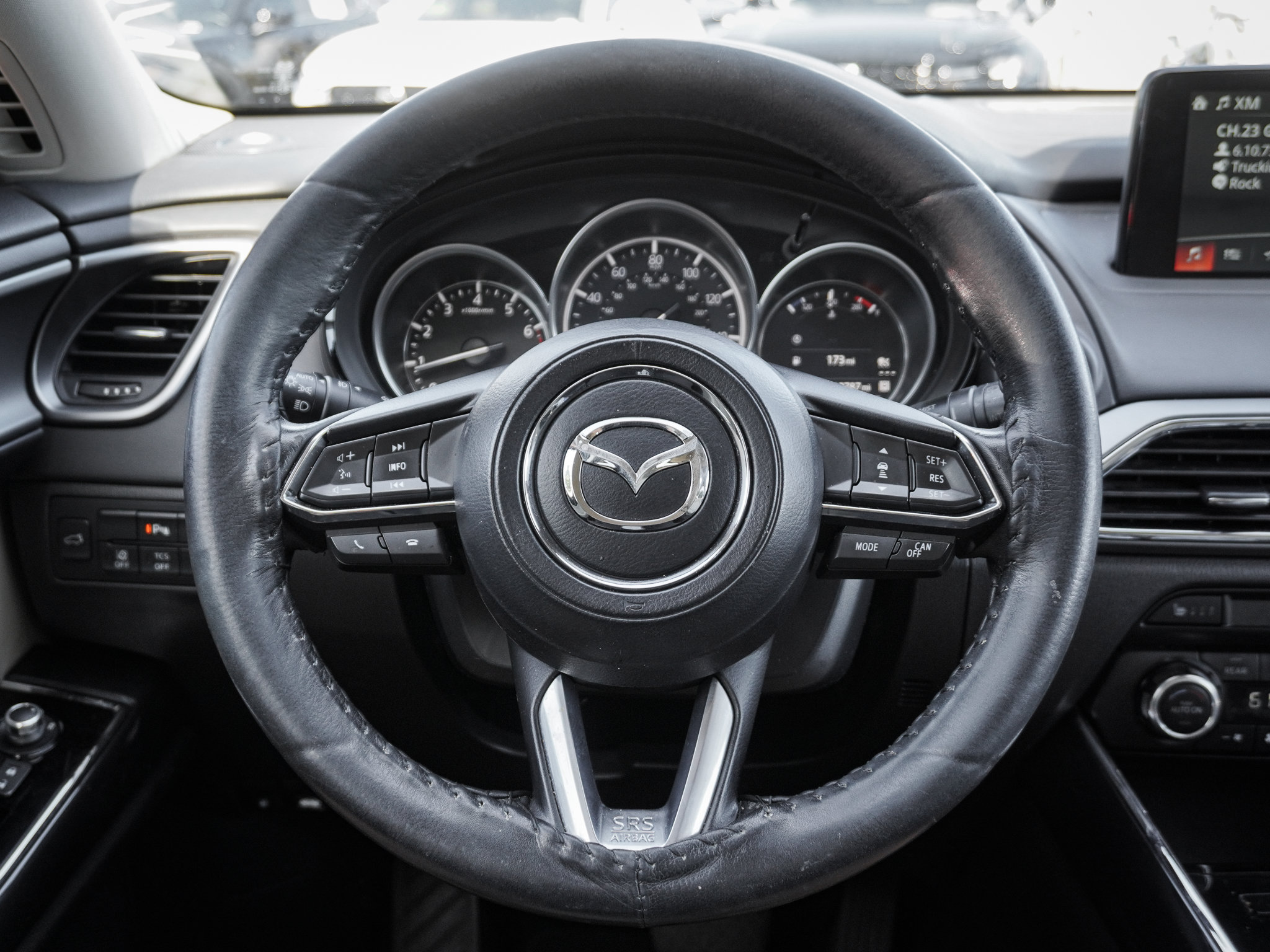 Used 2018 MAZDA CX-9 Touring w/ Touring Premium Package FWD image 17
