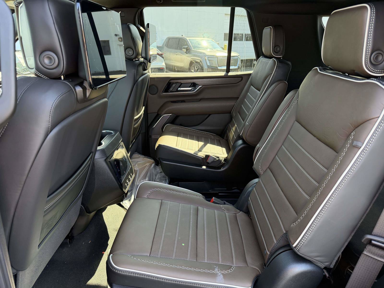 New 2026 GMC Yukon Denali Ultimate AWD/4WD image 9