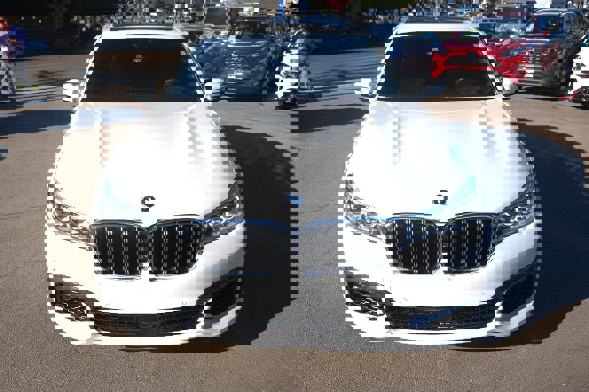 Used 2019 BMW 750i image 2