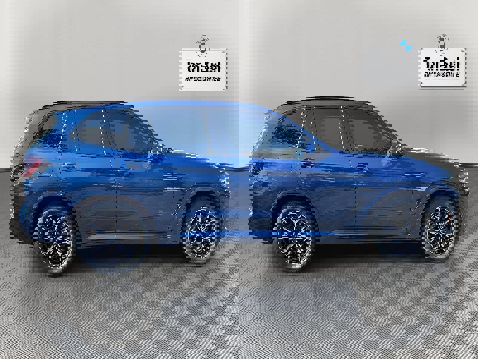 Certified 2023 BMW X3 xDrive30i w/ M Sport Package image 2