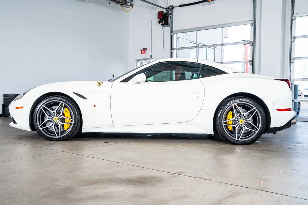 Used 2016 Ferrari California T image 10