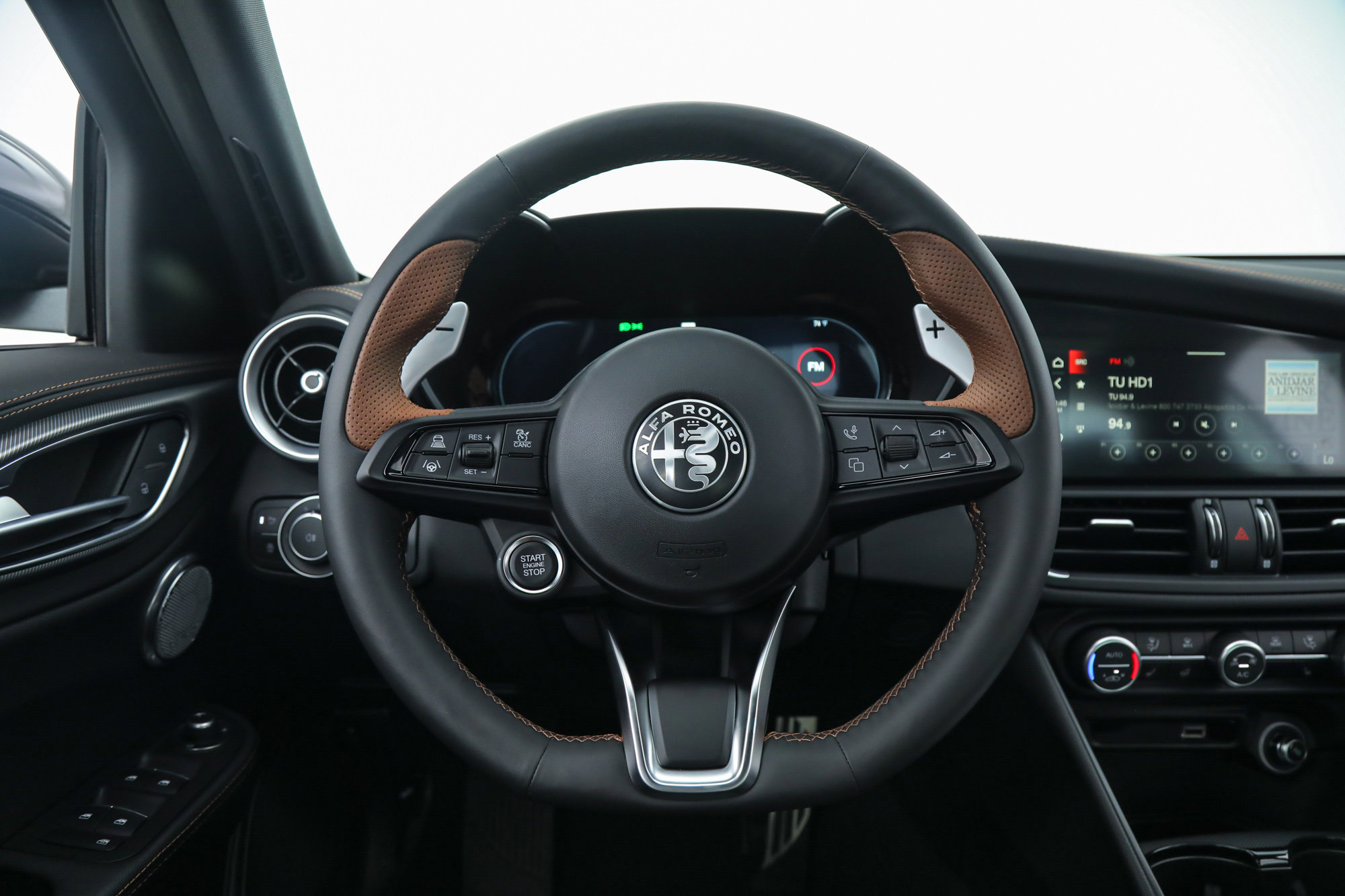 New 2025 Alfa Romeo Giulia w/ Driving Assist Package image 37