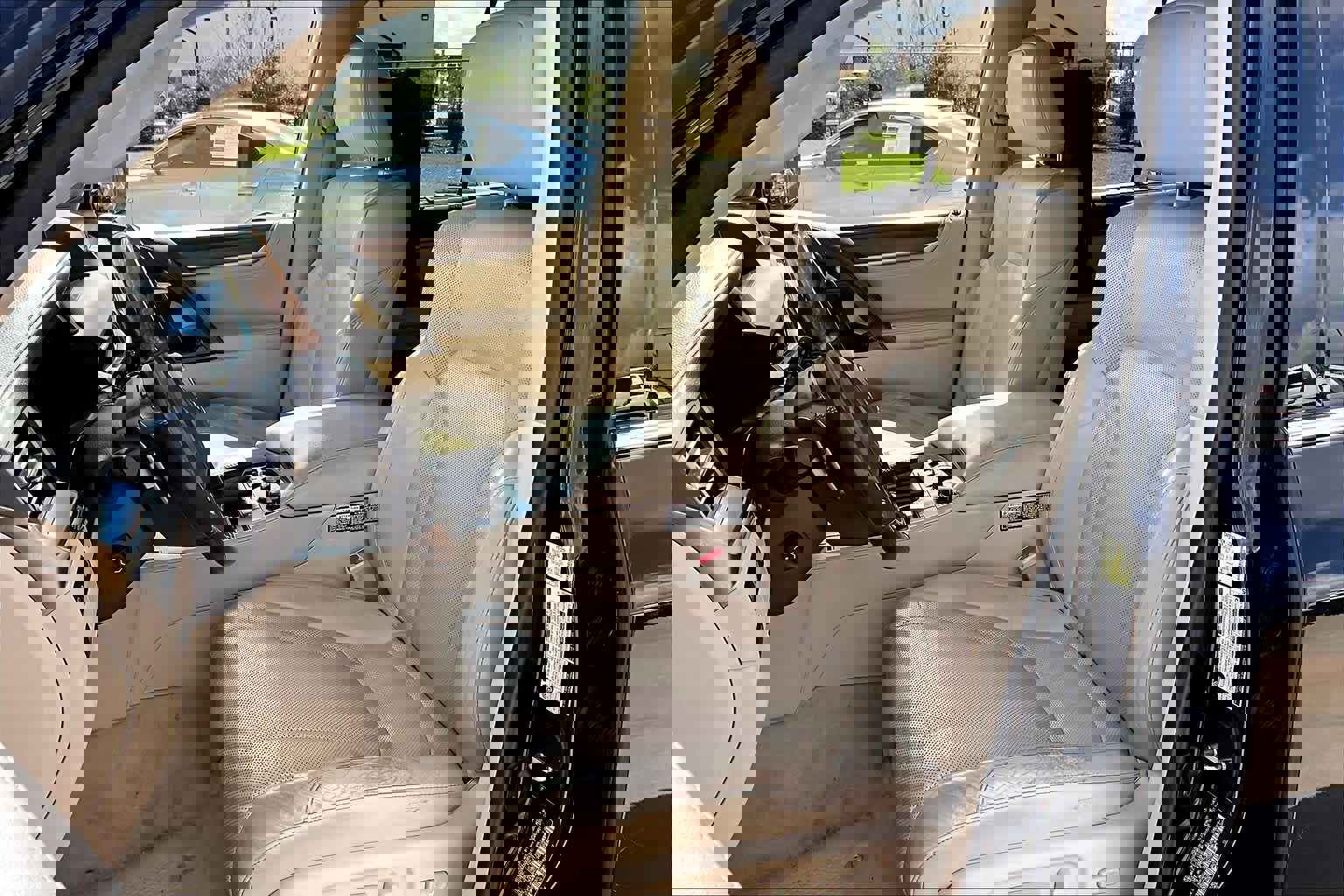 Used 2017 Lexus LX 570 4WD w/ Luxury Package image 8