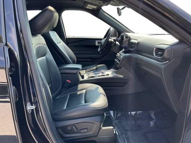 Used 2020 Ford Explorer XLT w/ Equipment Group 202A AWD/4WD image 17