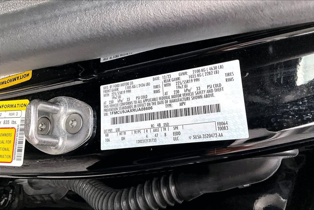 Used 2024 Ford Escape Platinum w/ Premium Technology Package AWD/4WD image 32