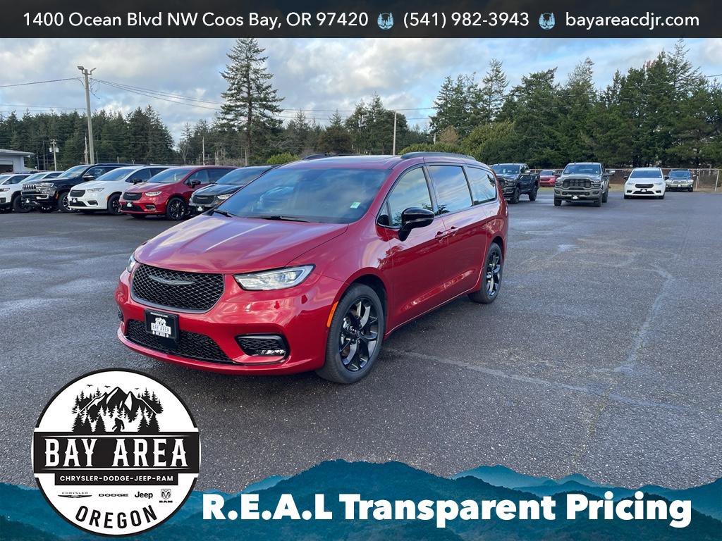 New 2026 Chrysler Pacifica Select w/ S Appearance Package