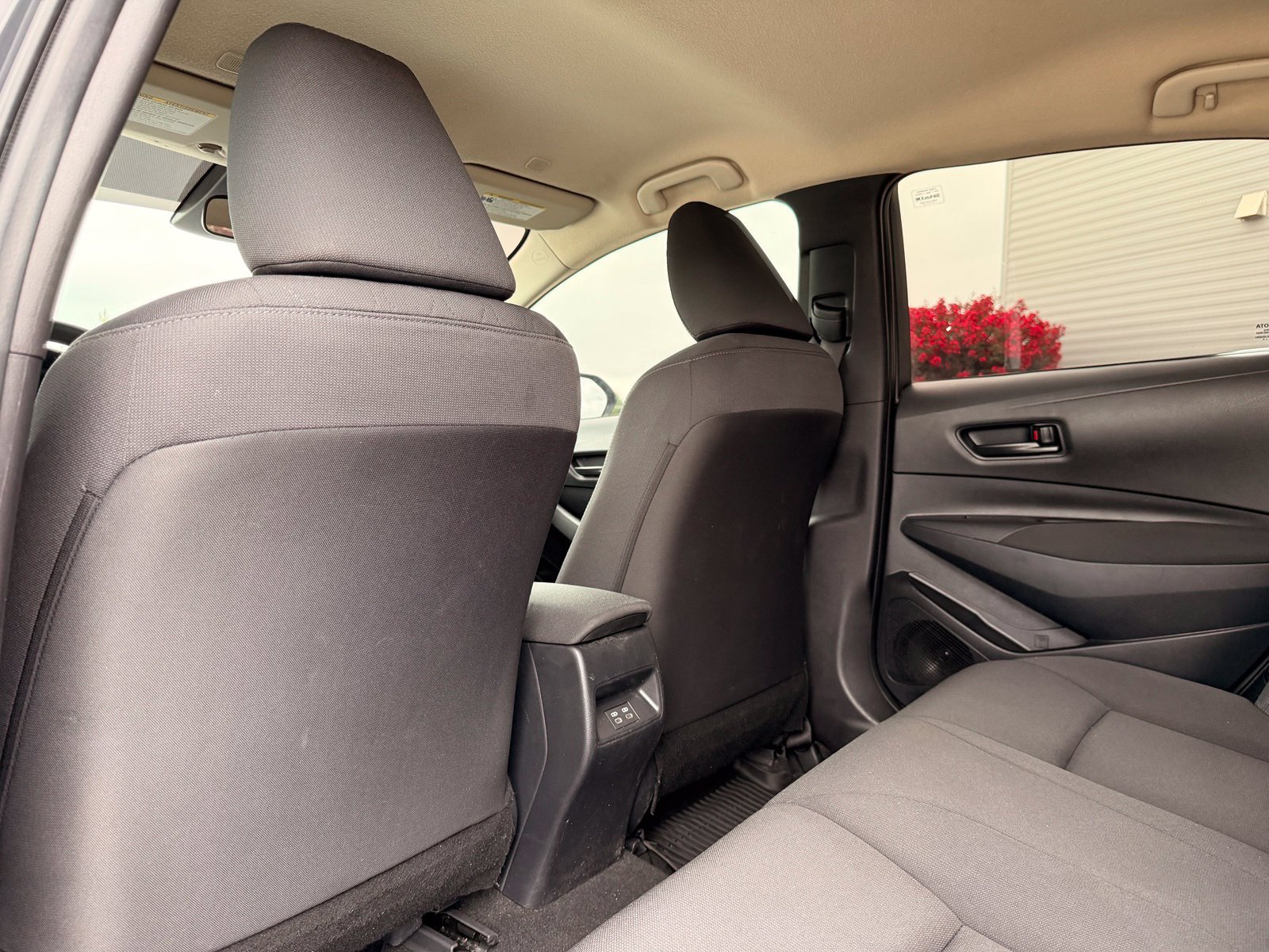 Used 2025 Toyota Corolla LE w/ Convenience Package FWD image 18