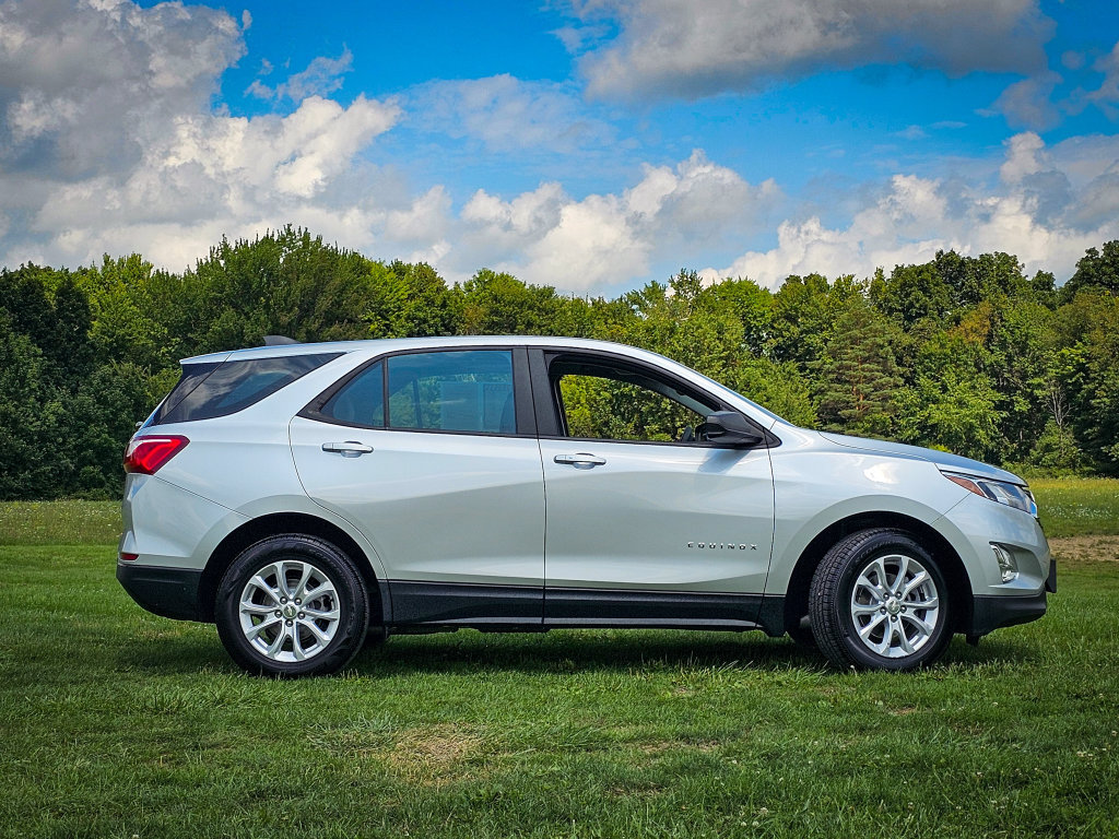 Used 2020 Chevrolet Equinox LS FWD image 2