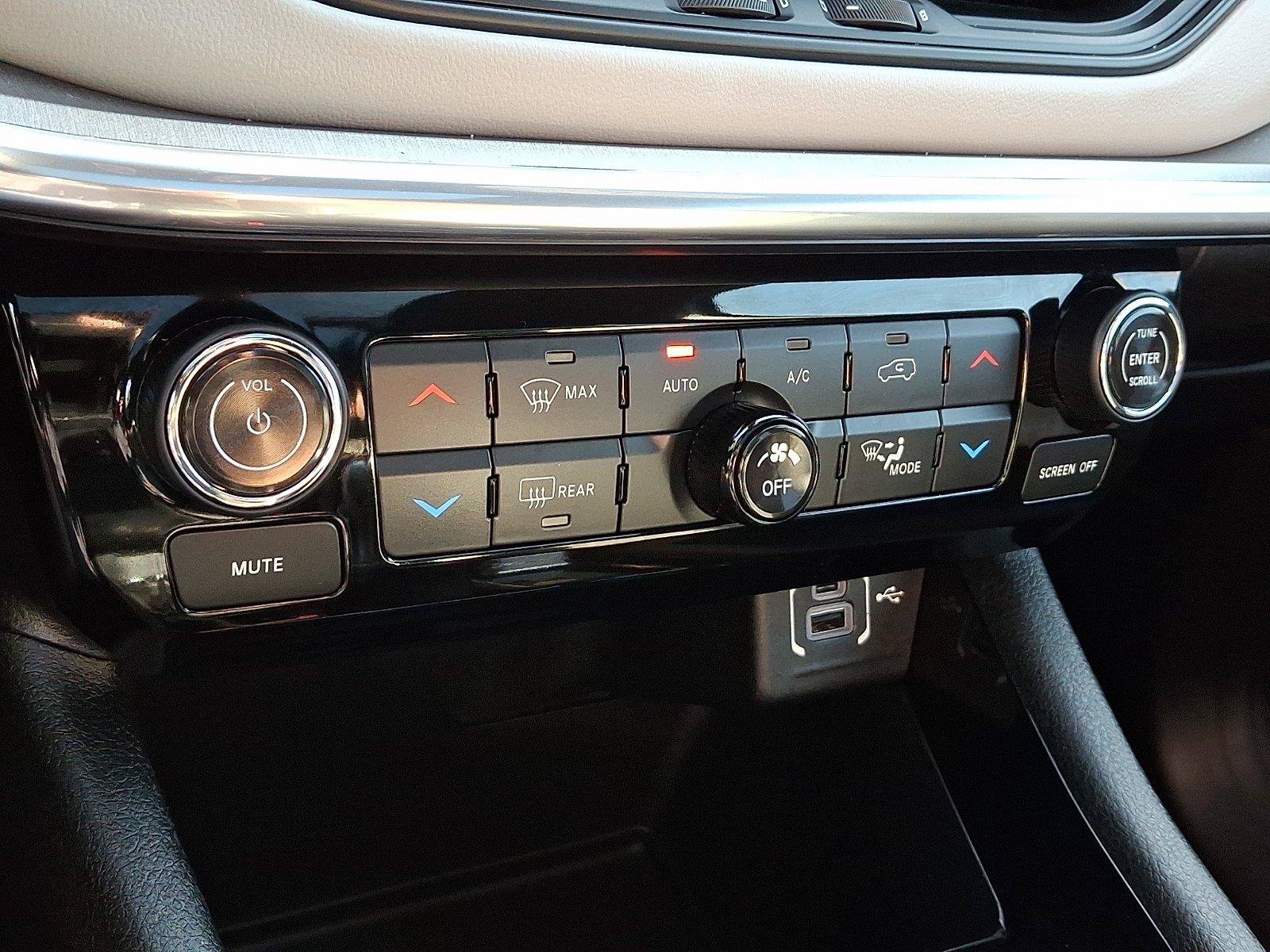 Used 2023 Jeep Compass Limited w/ Sun and Sound Group AWD/4WD image 17