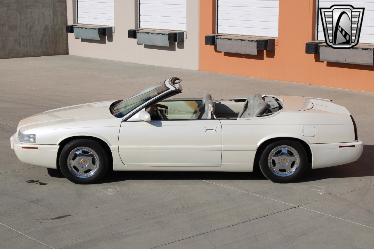 Used 2002 Cadillac Eldorado Touring w/ Preffered Equipment Group image 8