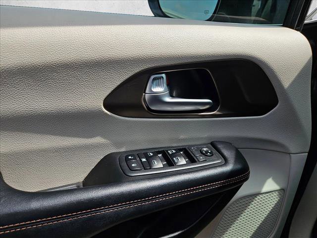 Used 2018 Chrysler Pacifica Touring Plus image 23