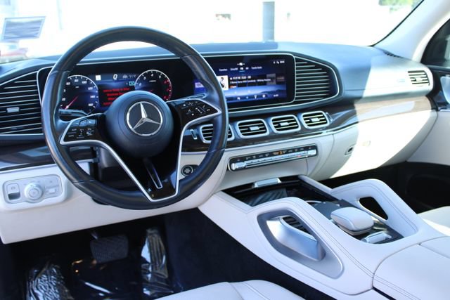 Used 2024 Mercedes-Benz GLS 450 4MATIC image 15