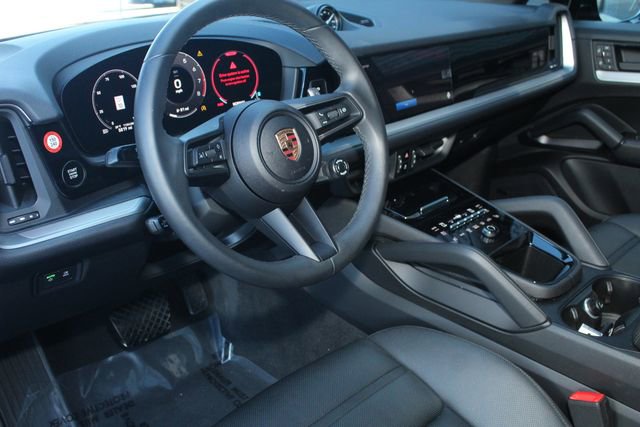 Certified 2025 Porsche Cayenne Coupe image 4