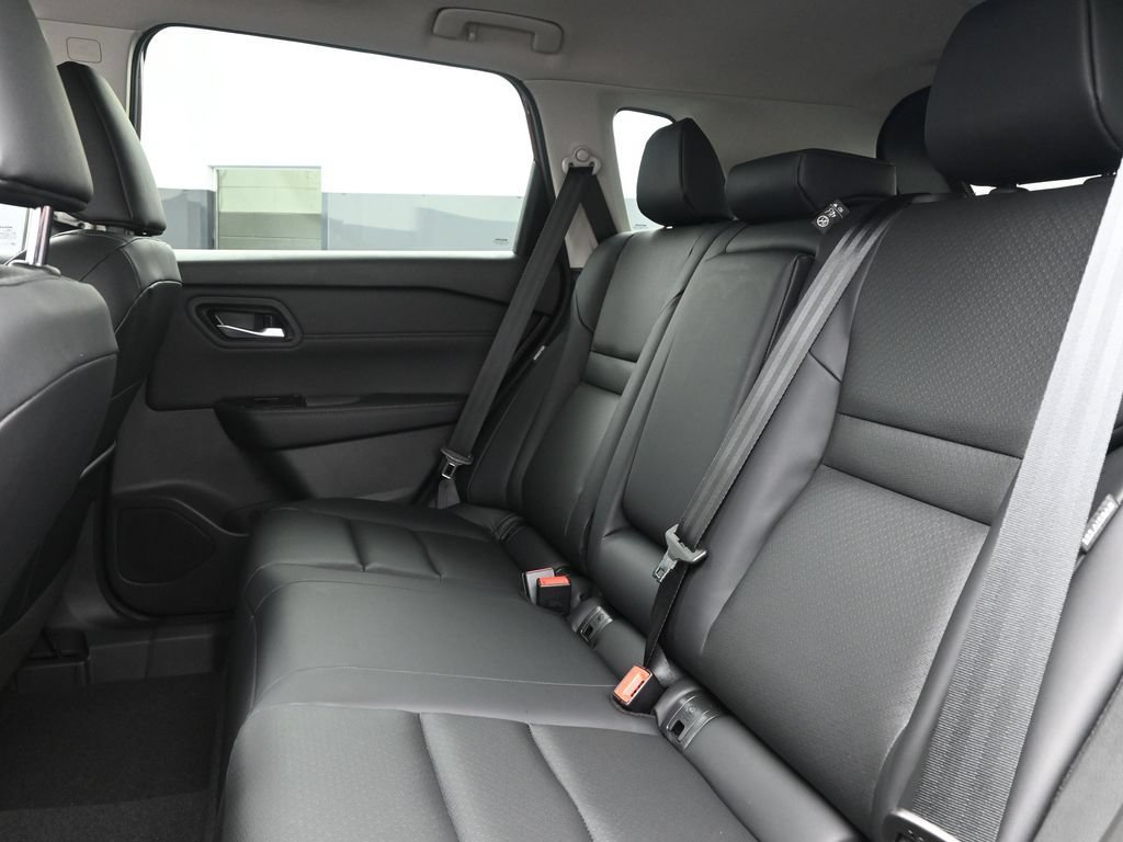 Certified 2026 Nissan Rogue Dark Armor FWD image 16