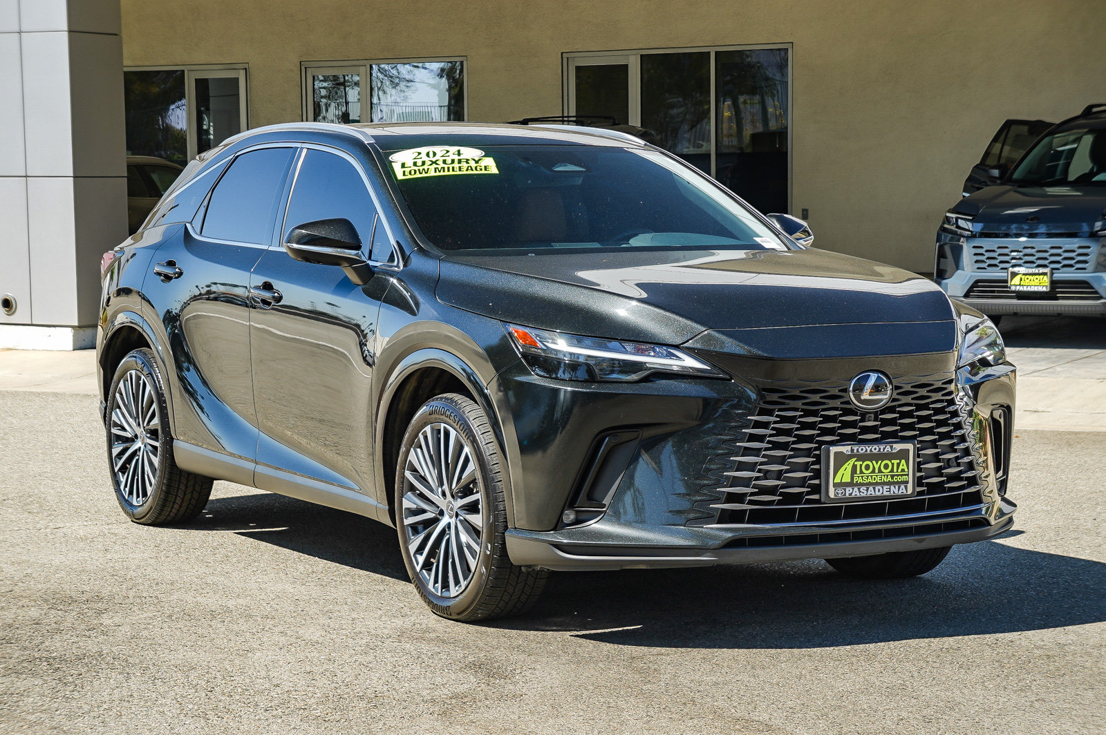 Used 2024 Lexus RX 350 Premium Plus w/ Cold Area Package FWD image 3