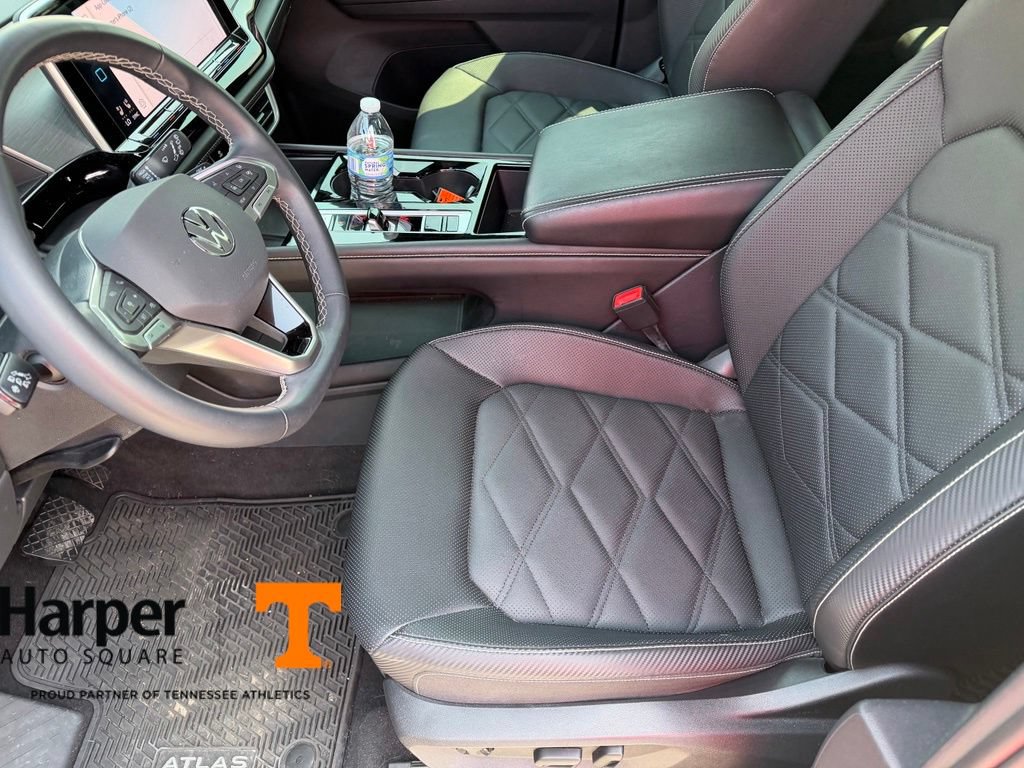 Used 2024 Volkswagen Atlas Cross Sport SE FWD image 12