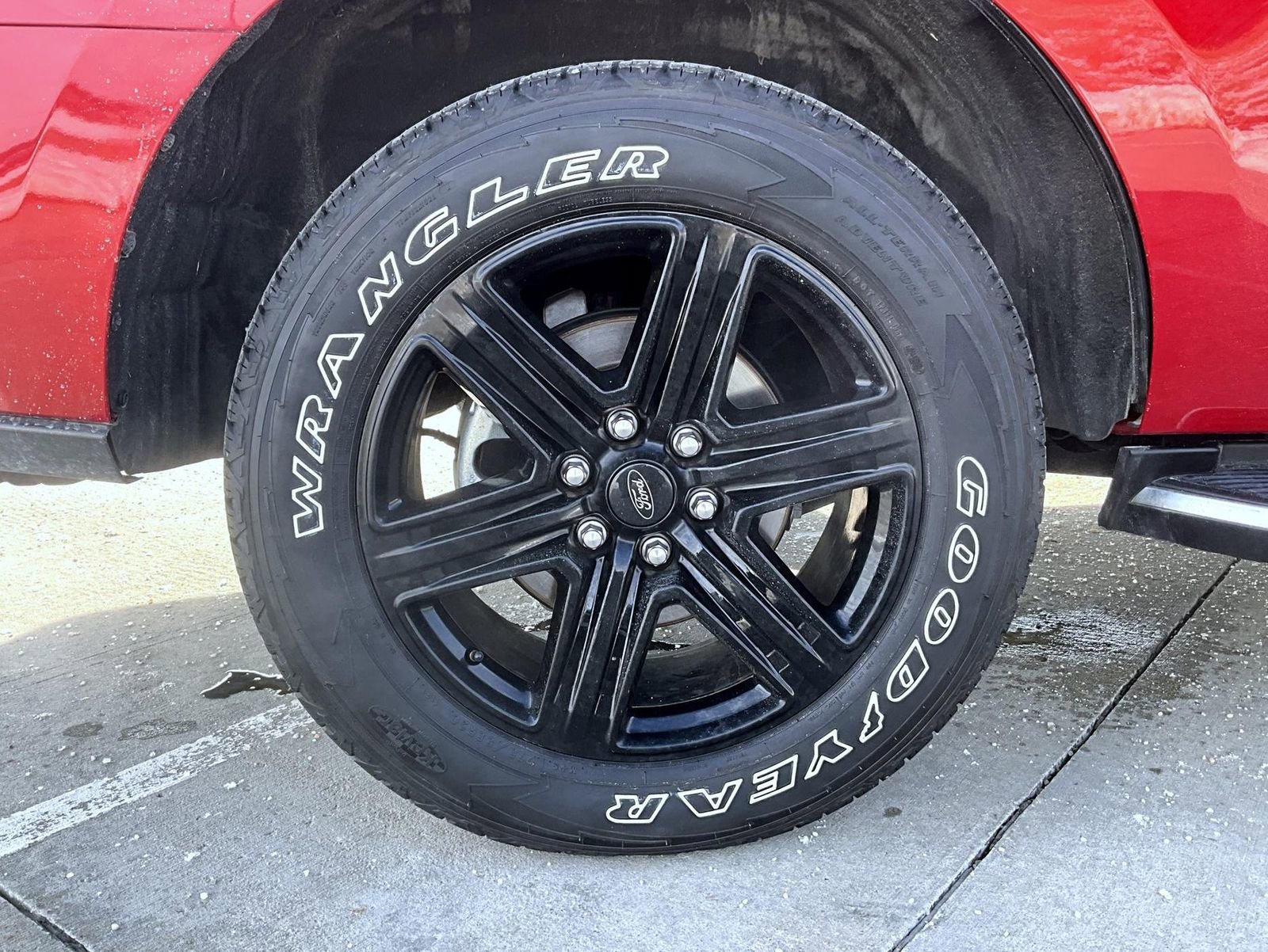 Used 2021 Ford Expedition XLT image 24