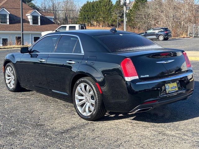 Used 2018 Chrysler 300 Limited image 24