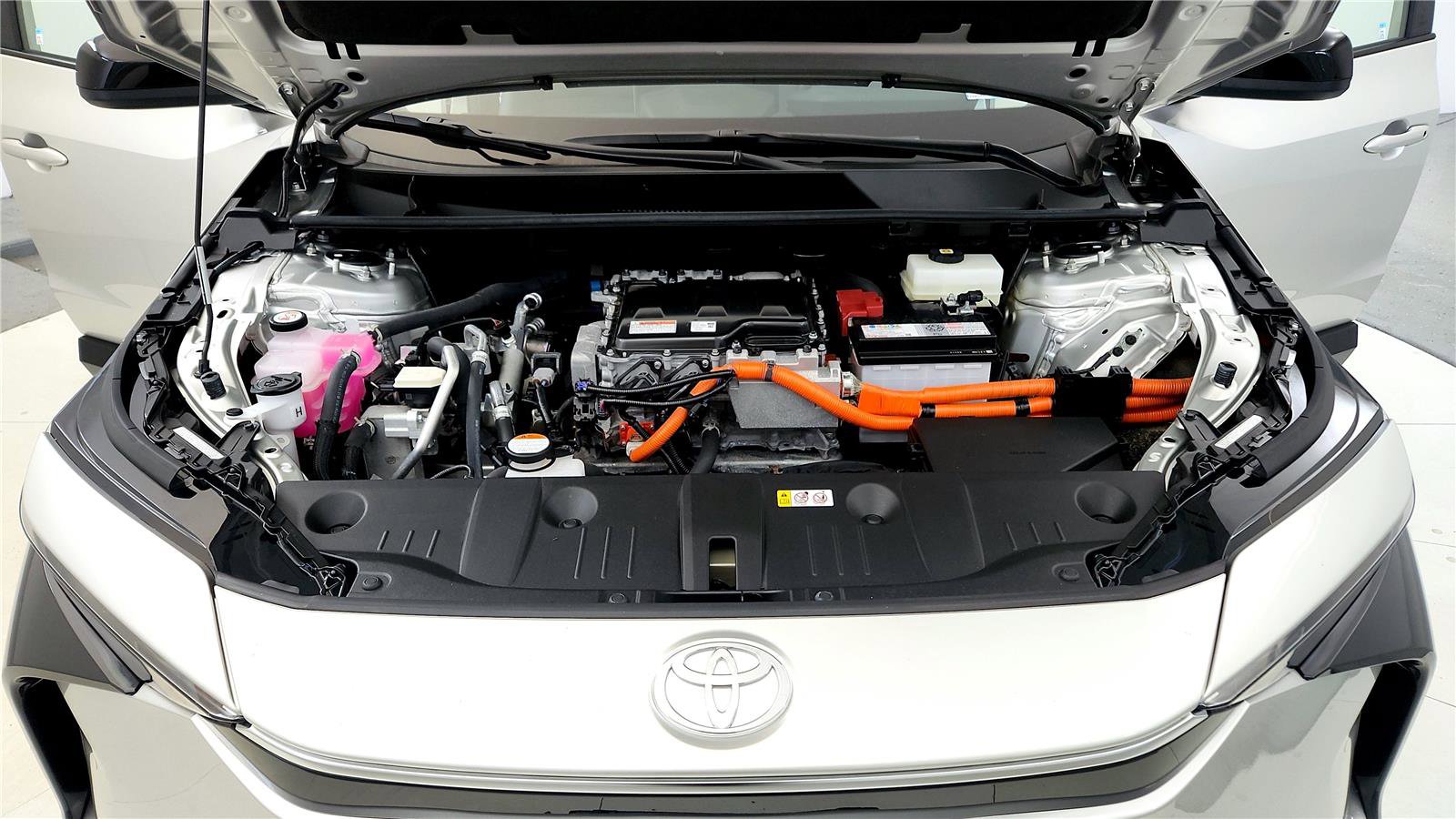 Used 2023 Toyota bZ4X XLE w/ Weather Package image 15