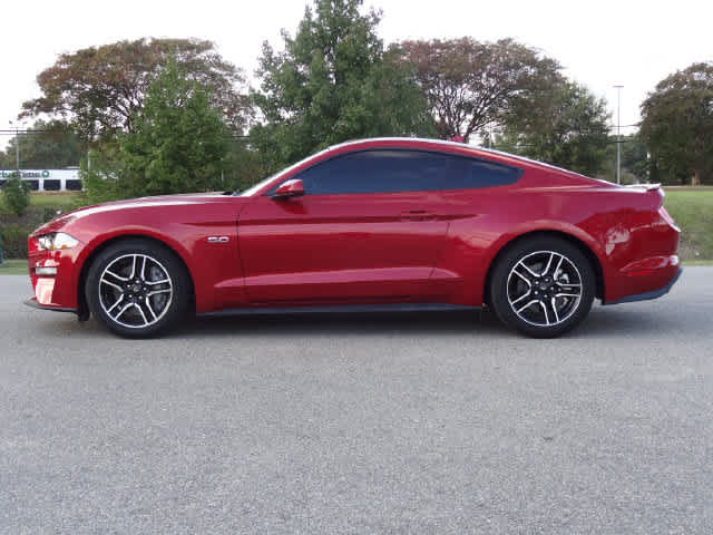 Used 2022 Ford Mustang GT RWD image 2