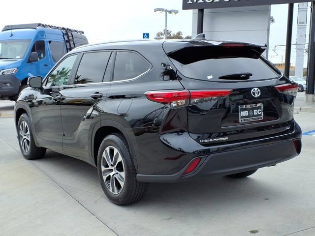 Used 2023 Toyota Highlander XLE FWD image 21