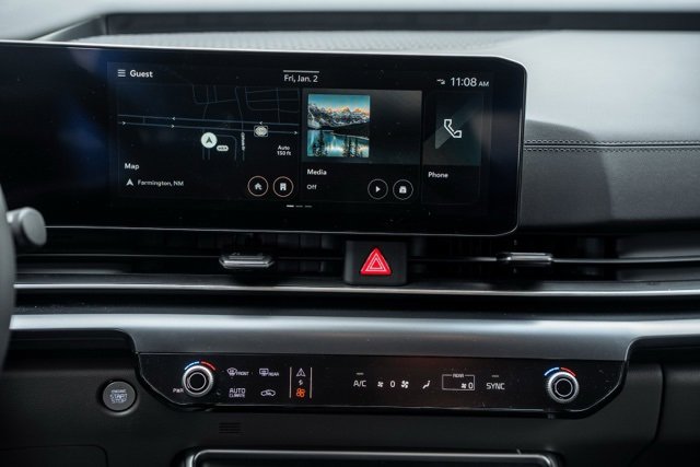 Used 2025 Kia Carnival LXS image 16