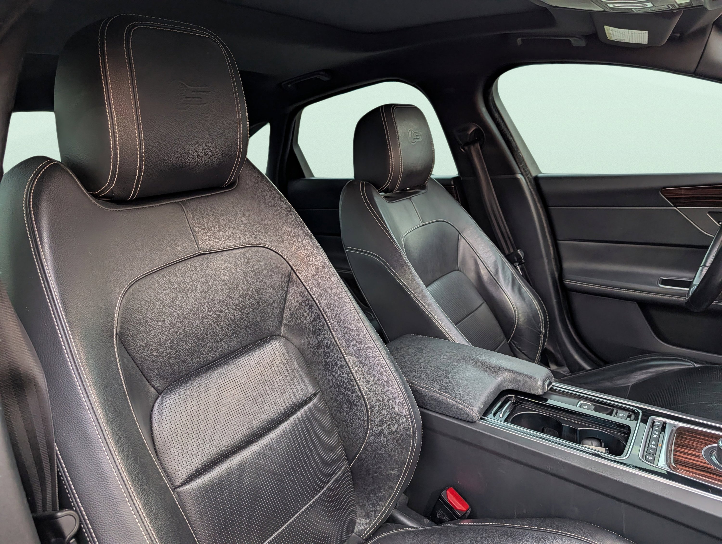 Used 2018 Jaguar XF S image 30