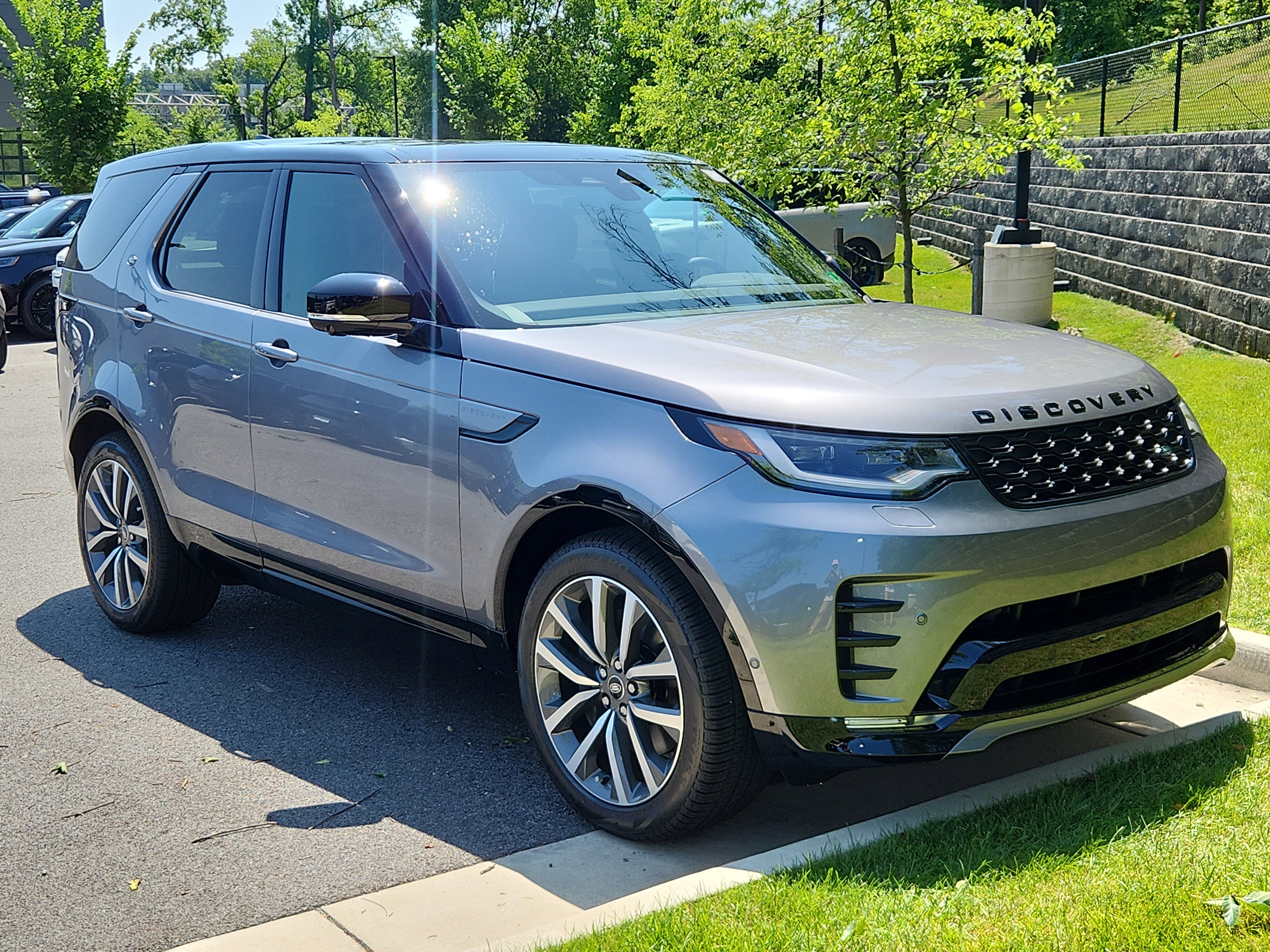 New 2025 Land Rover Discovery Dynamic SE image 10