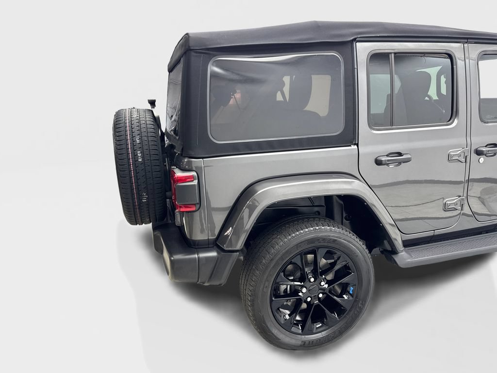 Used 2022 Jeep Wrangler Unlimited Sahara w/ Cold Weather Group AWD/4WD image 17
