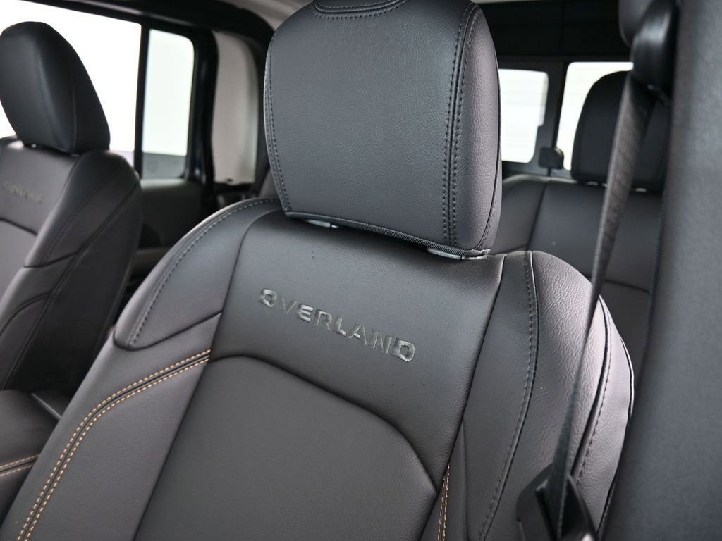 Used 2024 Jeep Gladiator Sport w/ Premium Package image 14