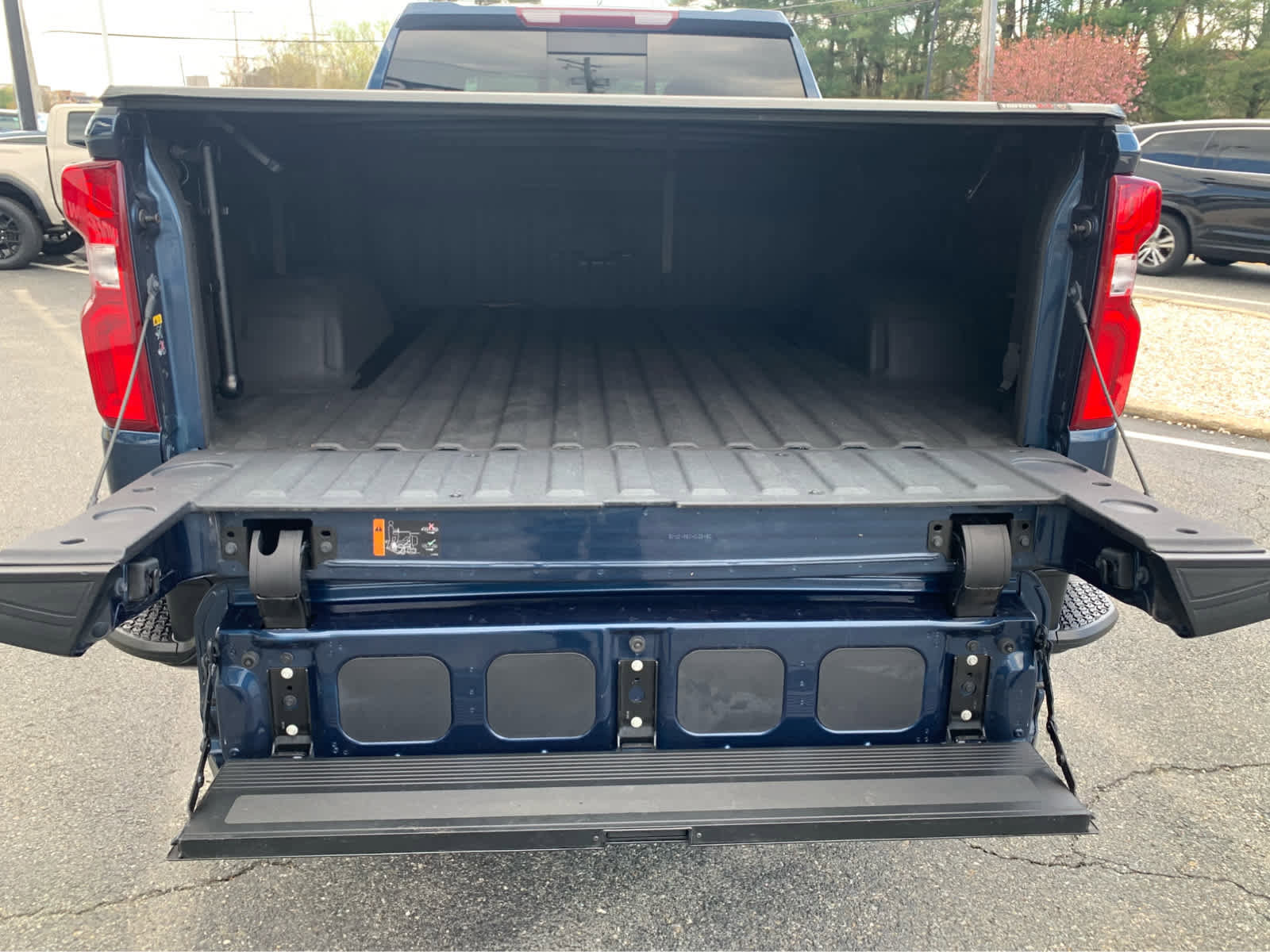 Used 2021 Chevrolet Silverado 1500 LT Trail Boss w/ Convenience Package II image 6