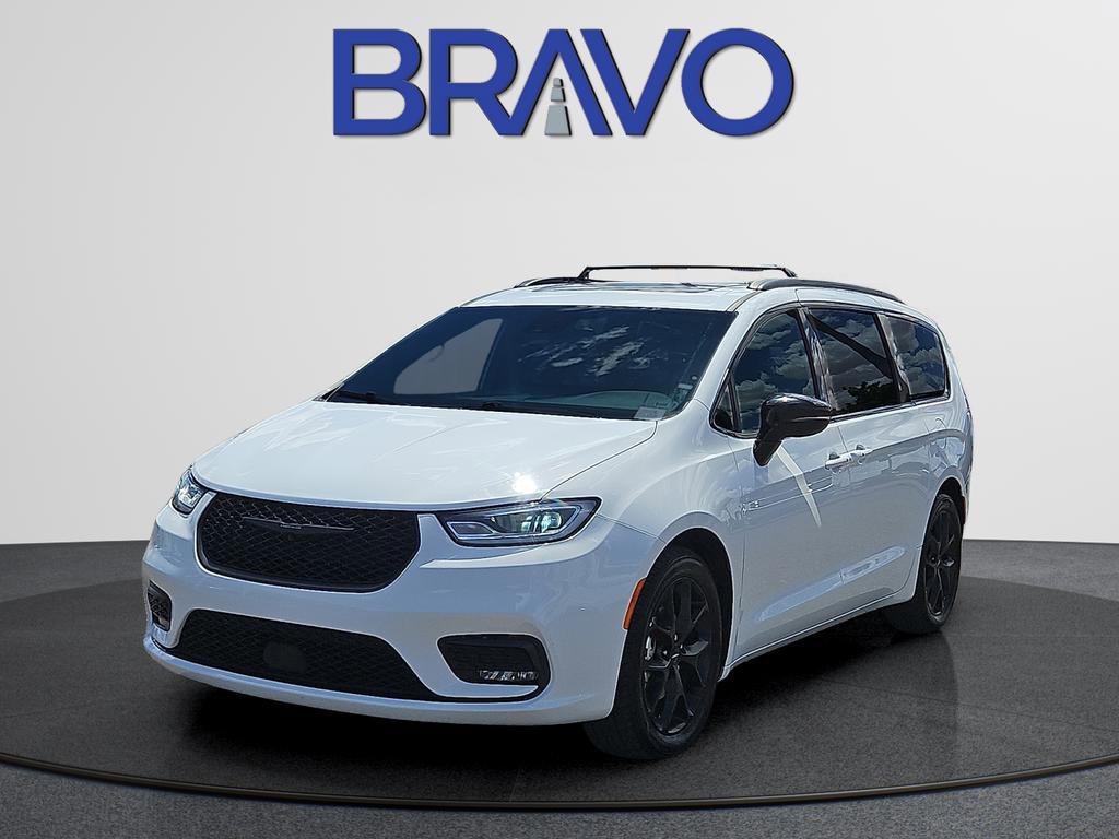 Used 2025 Chrysler Pacifica Limited image 1