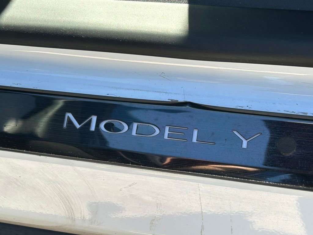 Used 2023 Tesla Model Y Long Range image 23